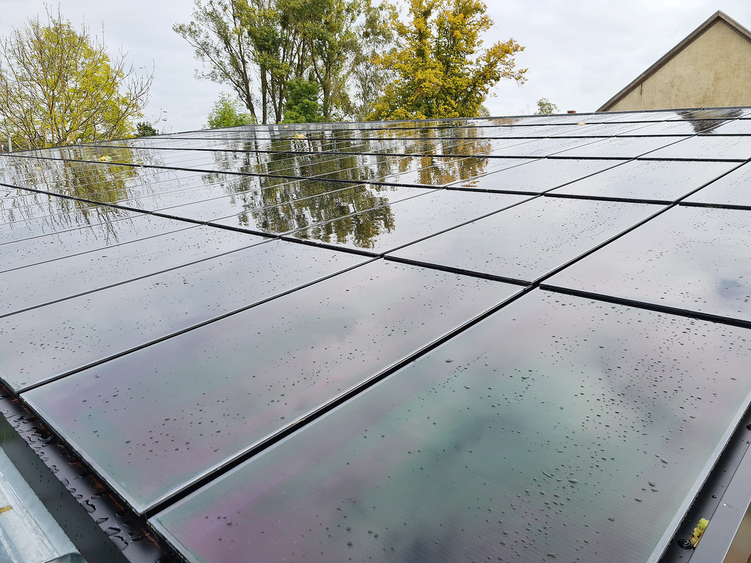 flusshof-schuppen-photovoltaik-solardach-ennogie-neubau