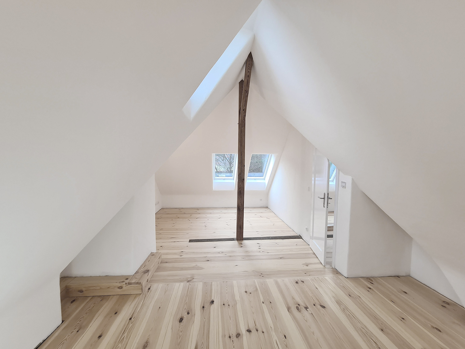 spreeplan-doppelhaus-haelfte-denkmalschutz-fachwerkhaus-oekologische-sanierung-gesund-bauen-dachraum