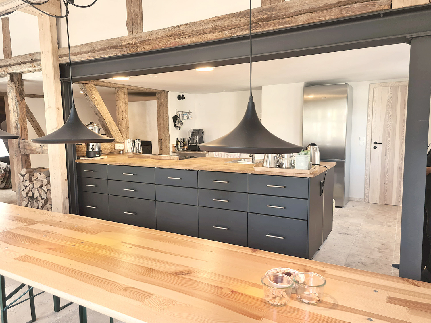 spreeplan-naturhaus-schorfheide-denkmalschutz-fachwerkhaus-oekologische-sanierung-gesund-bauen-kueche-esszimmer